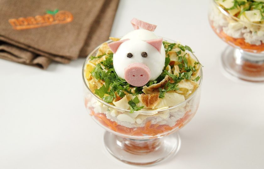 1. Этап. Слоеный салат Новогодний: Слоеный салат 