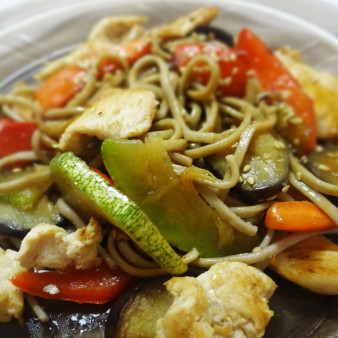 Гречневая лапша с курицей