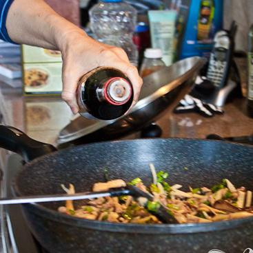 1. Этап. Нянь-Гао: Заправить соевым соусом - по вкусу.