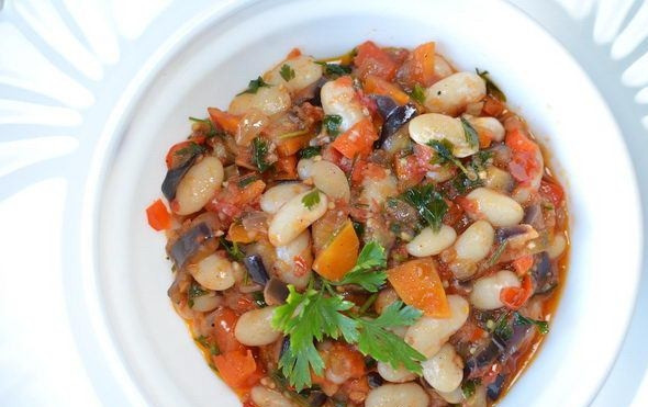 1. Этап. Лобио из белой фасоли: 11. Подаем в горячем или холодном виде, вкусно будет в любом случае.