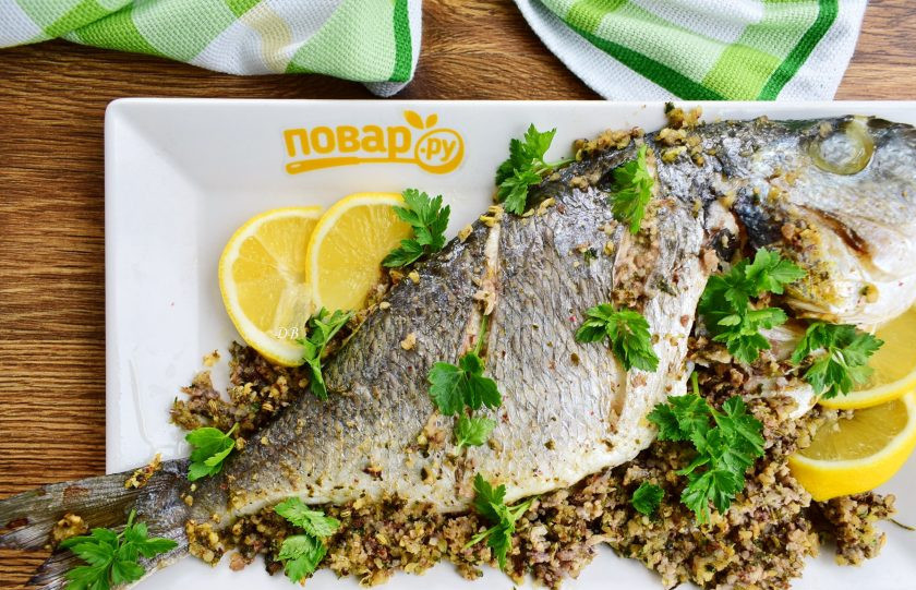 1. Этап. Дорадо по-средиземноморски: Подавайте запеченную дорадо с зеленью и лимоном. Приятного аппетита!