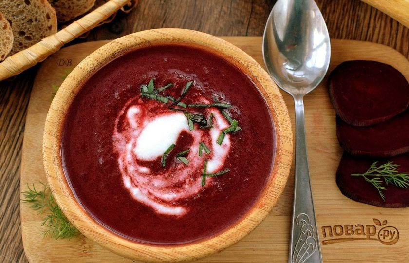 1. Этап. Свекольно-тыквенный суп: Подавайте свекольно-тыквенный суп со сметаной и зеленым луком. Приятного аппетита!