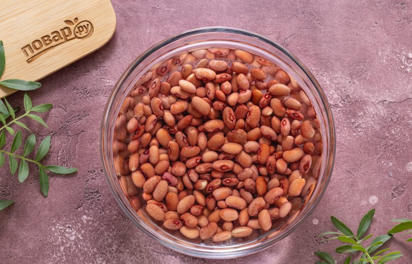 1. Этап. Бобовая паста Анко: Фасоль предварительно замочите в воде на ночь. После промойте и откиньте на сито.
