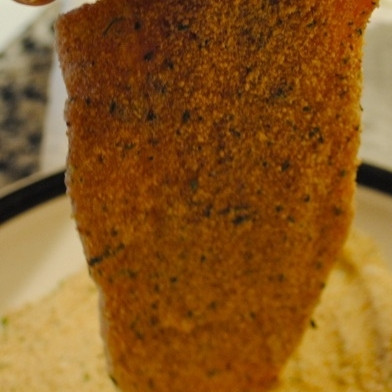 1. Этап. Отбивная по-милански: Наконец, обваливаем эскалопы в панировочных сухарях.