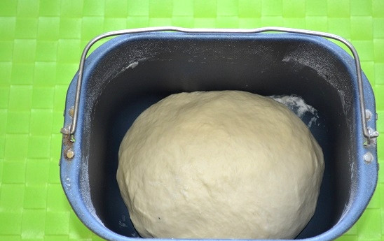 1. Этап. Дрожжевое тесто для ленивых: Через 30 минут тесто готово.