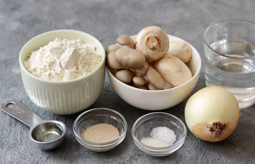 1. Этап. Беляши с грибами: Подготовьте все ингредиенты.