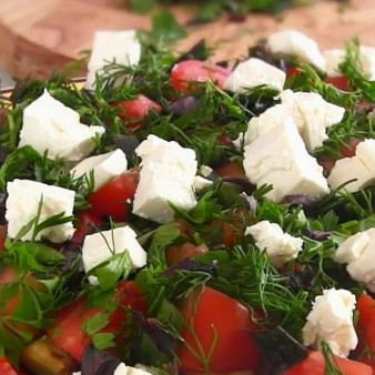 Вкусный и легкий салат из баклажанов