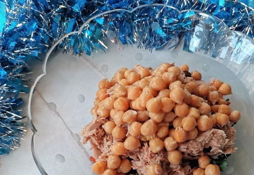 1. Этап. Салат Русалочьи бусы: Добавить нут.