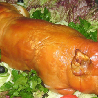 Молочный поросенок на вертеле