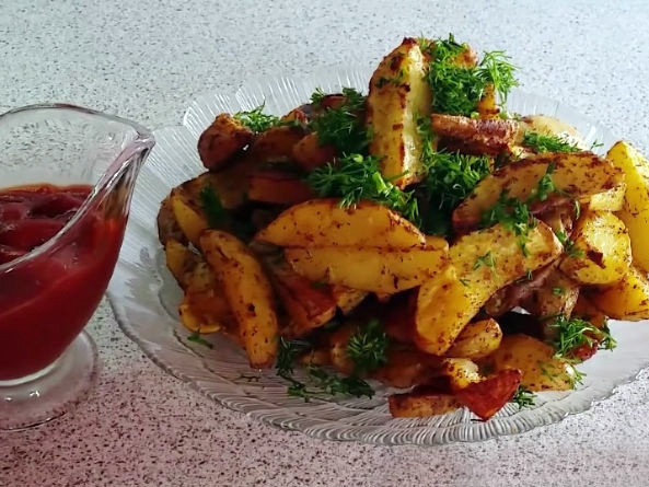 1. Этап. Печеная картошка: Подавайте картофель горячим, посыпав рубленной зеленью. Приятного аппетита!