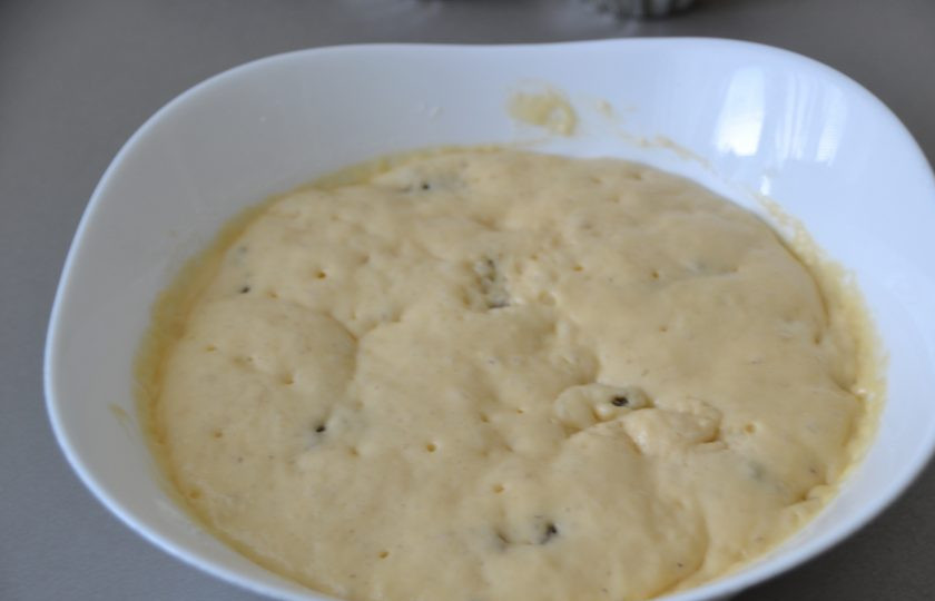 1. Этап. Кекс Майский: Тем временем тесто подошло.