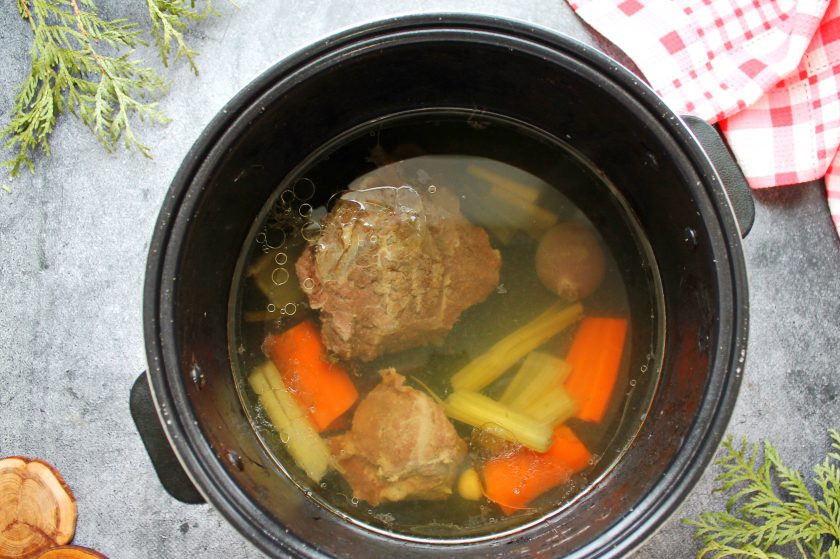 1. Этап. Говяжьи щечки в мультиварке: Установите режим 