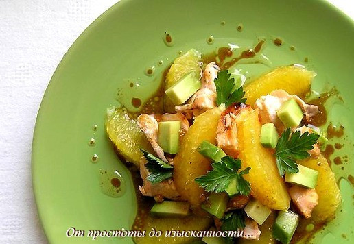 1. Этап. Салат с лососем, апельсином и авокадо: Украсьте петрушкой.