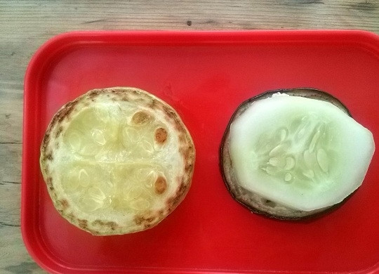 1. Этап. Мильфей: Затем снова песто, кабачок, песто, баклажан, песто.