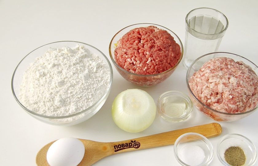 1. Этап. Московские пельмени: Подготовьте все ингредиенты.