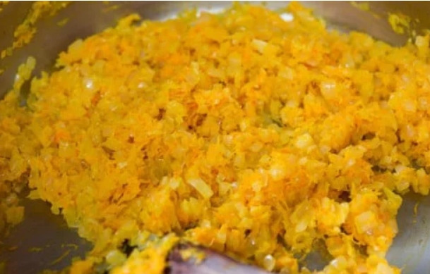 1. Этап. Вкуснейшая лазанья: 2. Снимите крышку и оставьте так, чтобы овощи приобрели коричневый цвет.