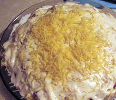 1. Этап. Салат Викинг: 4. слои повторять друг за другом до тех пор, пока ингредиенты не иссякнут. Готовое блюдо украсить зеленью по вкусу.