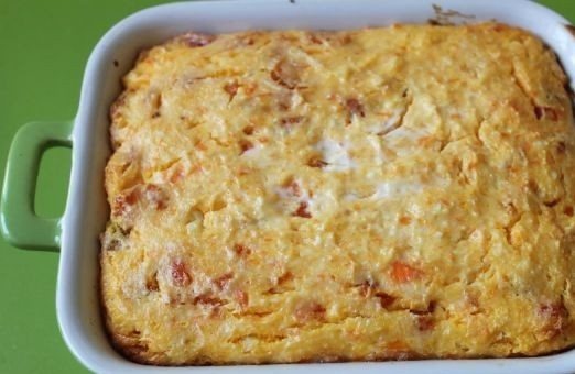 1. Этап. Пирог из моркови и творога: 12. Вот и весь секрет, как сделать пирог из моркови и творога. Запекайте до румяной корочки минут 20-25. Оптимальная температура выпечки составляет 180 градусов. Приятного чаепития!