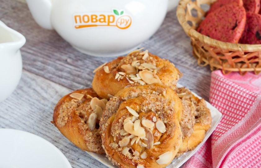 1. Этап. Плюшки с миндалем: Готовые плюшки остудите. Приятного аппетита!