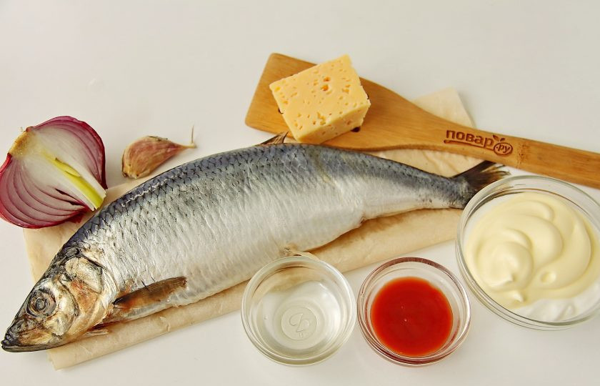 1. Этап. Сельдь в сырном соусе: Подготовьте все ингредиенты.