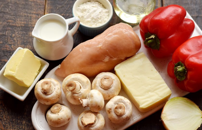 1. Этап. Жюльен в болгарском перце: Подготовьте необходимые ингредиенты.