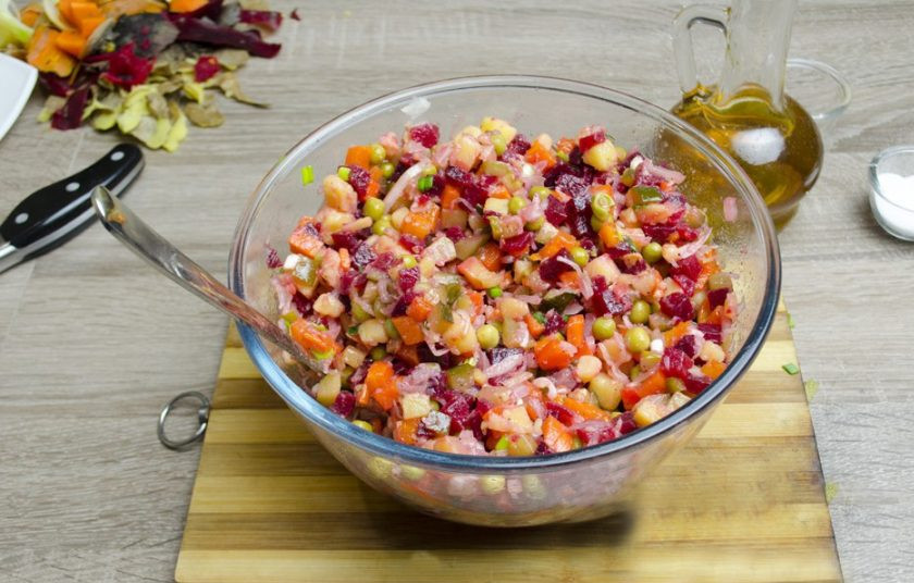 1. Этап. Винегрет Простой: Заправьте салат растительным маслом и перемешайте. Приятного аппетита!