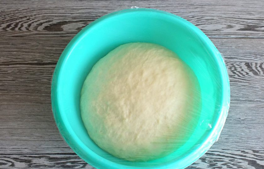 1. Этап. Повитица: Через указанное время тесто увеличится в объеме. Оно готово к разделке.