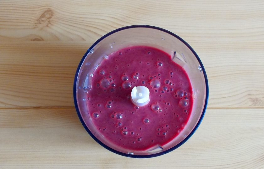 1. Этап. Котлеты Медвежьи лапы: Также измельчите куриную печень.