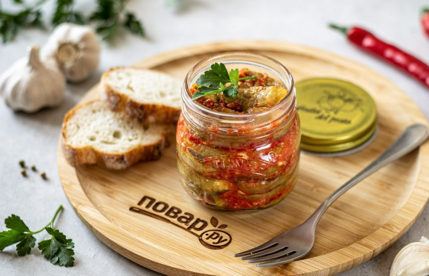 1. Этап. Баклажаны с острым перцем и чесноком: Баклажаны с острым перцем и чесноком готовы, приятного аппетита!