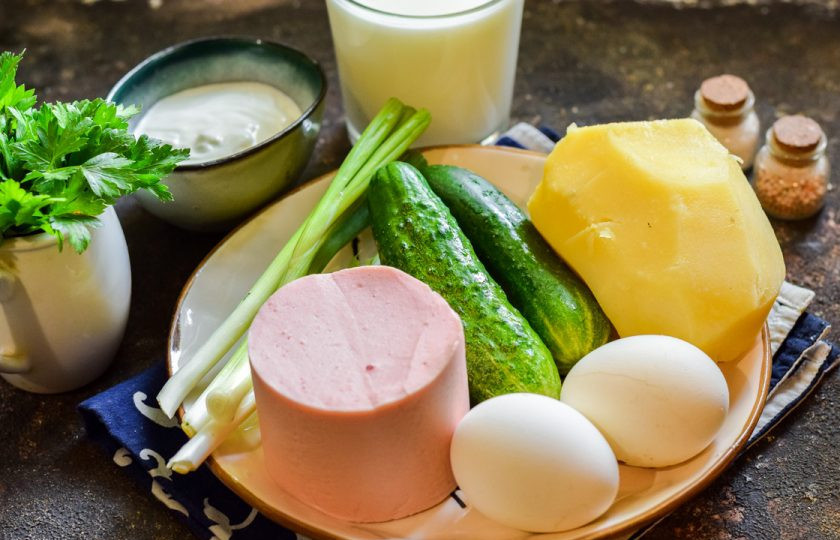 1. Этап. Окрошка на мацони по-грузински: Подготовьте все необходимые ингредиенты.