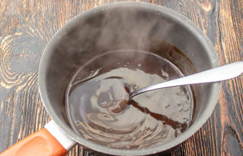 1. Этап. Лимонно-соевый соус: Когда готовый соус загустеет, накройте его пленкой в контакт и дайте ему остыть.