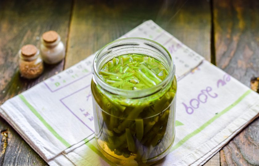 1. Этап. Турша из фасоли: Спустя время фасоль переложите по стерильным банкам.