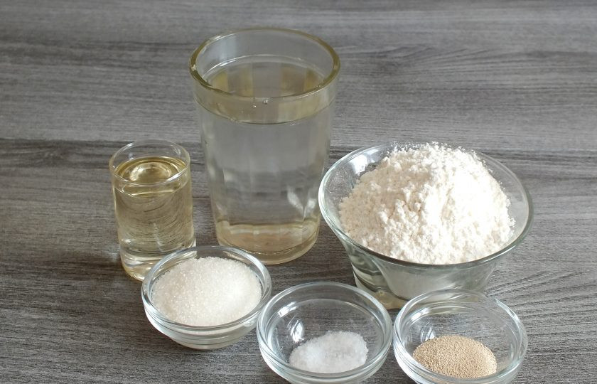 1. Этап. Хлеб в рукаве: Подготовьте необходимые ингредиенты.