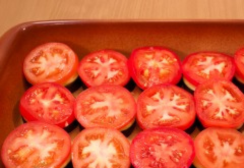 1. Этап. Баклажаны запеченные с томатами и сыром: 8. Черёд помидоров.