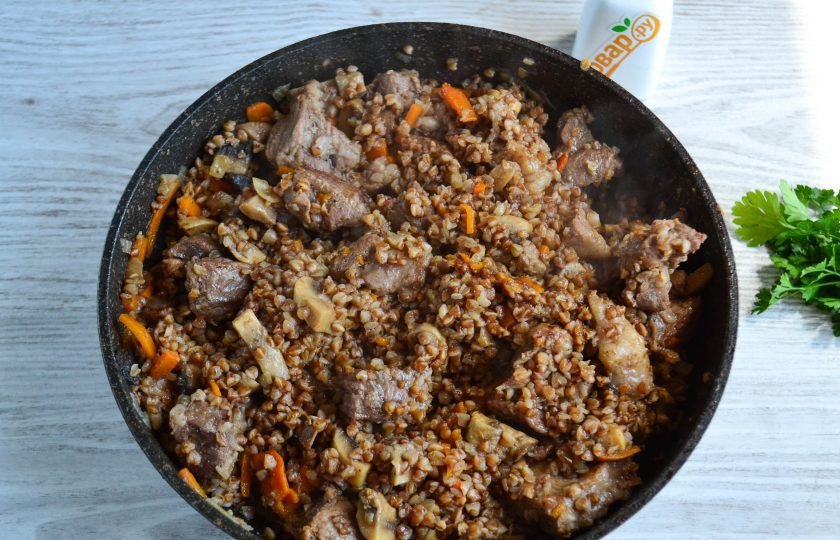 1. Этап. Гречка по-купечески с грибами: Блюдо готово! Подавайте горячим.