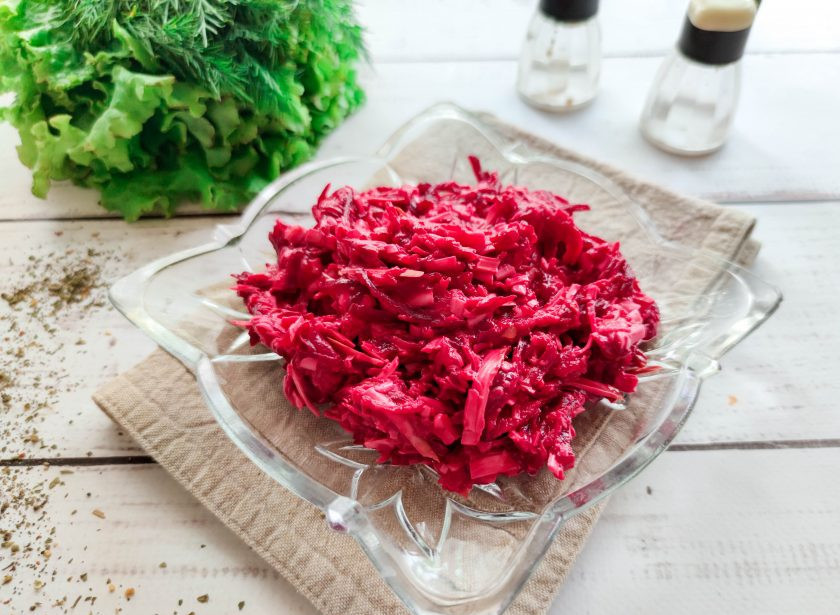 1. Этап. Копченый салат из свеклы: Копченый салат из свеклы готов. Приятного аппетита!