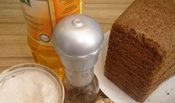 1. Этап. Сухари на сковороде: Приготовьте ингредиенты.