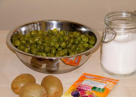 1. Этап. Желе из крыжовника: Подготовить все необходимые ингредиенты. Крыжовник промыть, очистить от плодоножек.