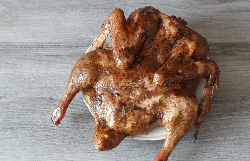 1. Этап. Утка горячего копчения в домашних условиях: Переложите утку на блюдо или доску. Хорошо охладите, выдержите в холодильнике не менее 4 часов, после подавайте к столу.