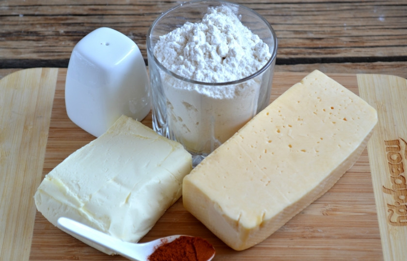 1. Этап. Сырное печенье: Подготовьте все необходимые для приготовления сырного печенья ингредиенты.