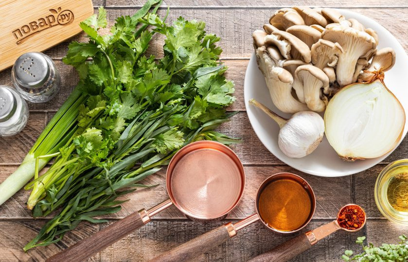 1. Этап. Чакапули из грибов: Подготовьте все ингредиенты.