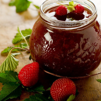 Клубника консервированная