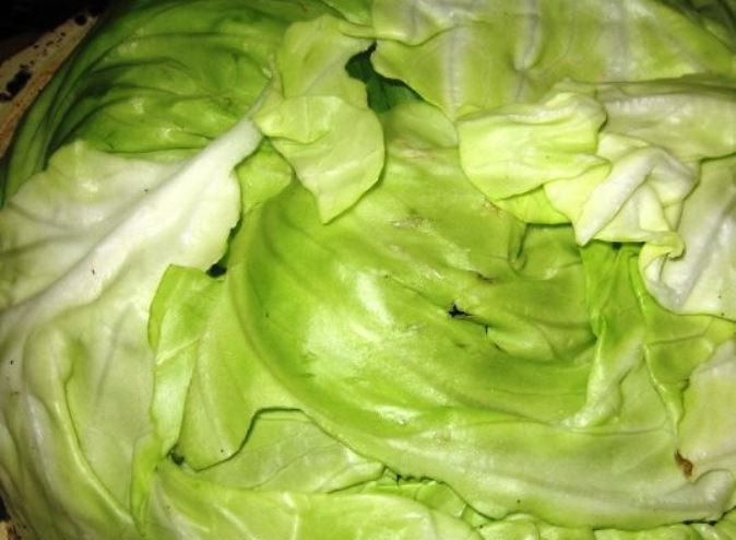 1. Этап. Дамлама из баранины: Накройте капустными листьями, если овощи немного выпирают из кастрюли, слегка прижмите крышкой, а впоследствии они осядут сами. Ставьте на сильный огонь. Через 20 минут огонь уменьшите до слабого и тушите около 2 часов.