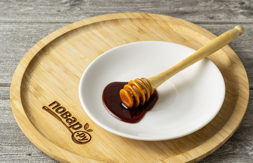 1. Этап. Мед из арбуза: Готовность меда проверяйте по капле на тарелке. Сироп не должен растекаться. На процесс приготовления у меня ушло 7 часов.