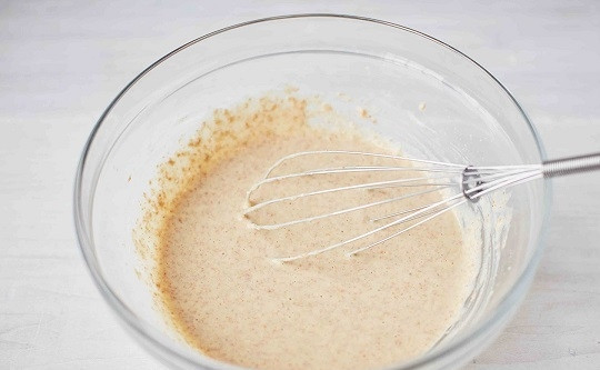 1. Этап. Новогодние канапе с семгой: 2. Тщательно перемешайте до однородности. Дайте постоять минут 10-15.