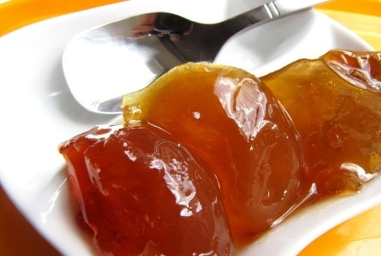 1. Этап. Груша в сахаре: Закатать, перевернуть и укутать (я для этого использую старый туристический спальный мешок - держит тепло до 2 суток). Оставить до полного остывания, после чего перенести в кладовку или погреб. Груши получаются сочные, упругие, не переваренные. Это очень вкусно, попробуйте!:)