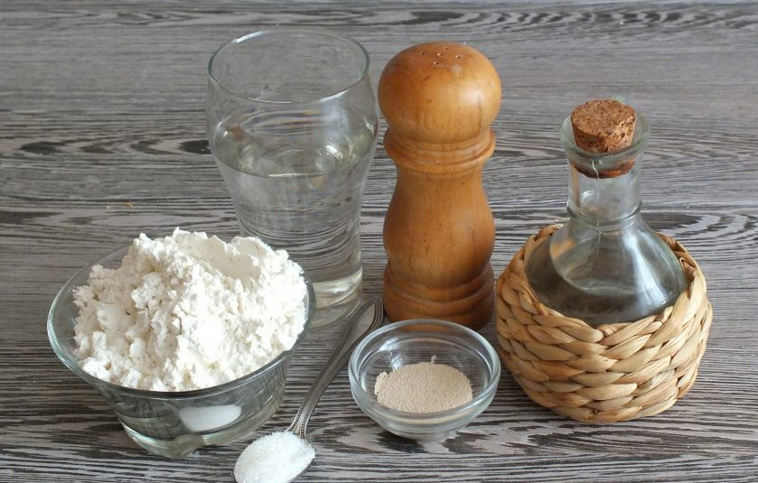 1. Этап. Солёные пончики: Подготовьте необходимые ингредиенты.