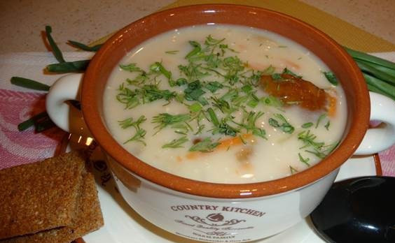 1. Этап. Суп из белых грибов с сыром: Подаем готовый суп, украсив свежей зеленью. Приятного аппетита!