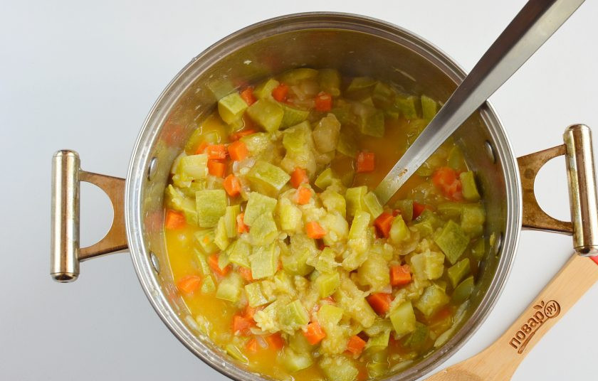 1. Этап. Кабачковая икра в блендере: Через 35 минут мои овощи были готовы, мягкие и нежные.