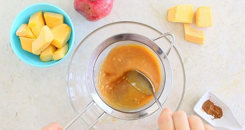 1. Этап. Тыквенное пюре для детей: 5. После этого процедите консистенцию через ситечко, удалив семечки.